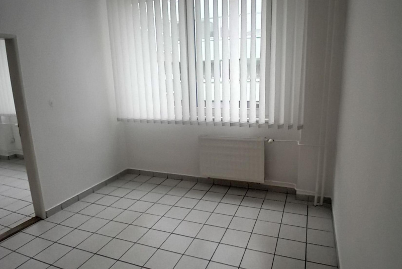  Priestory na prenájom / Administratívna budova - foto