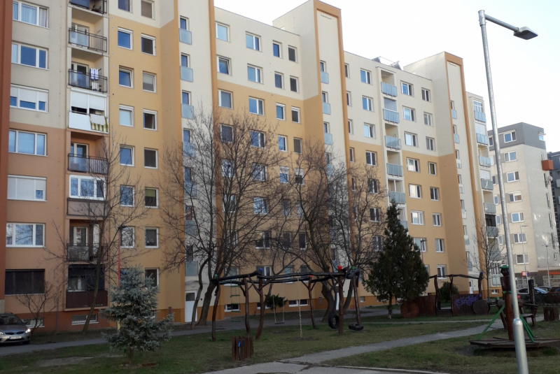 Hollého 7,9,11, Senec